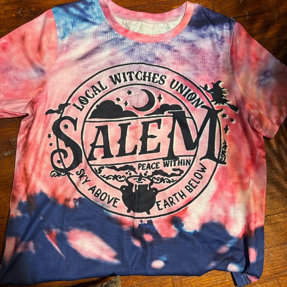 Salem T-Shirt Size Large